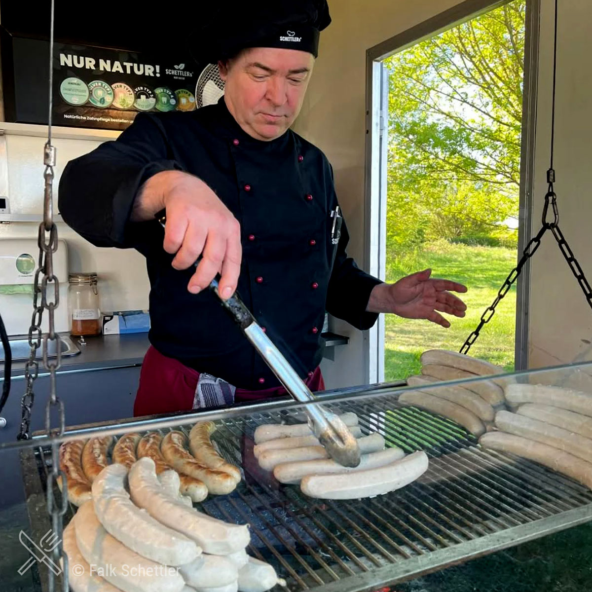 Falk Schettler am Grill